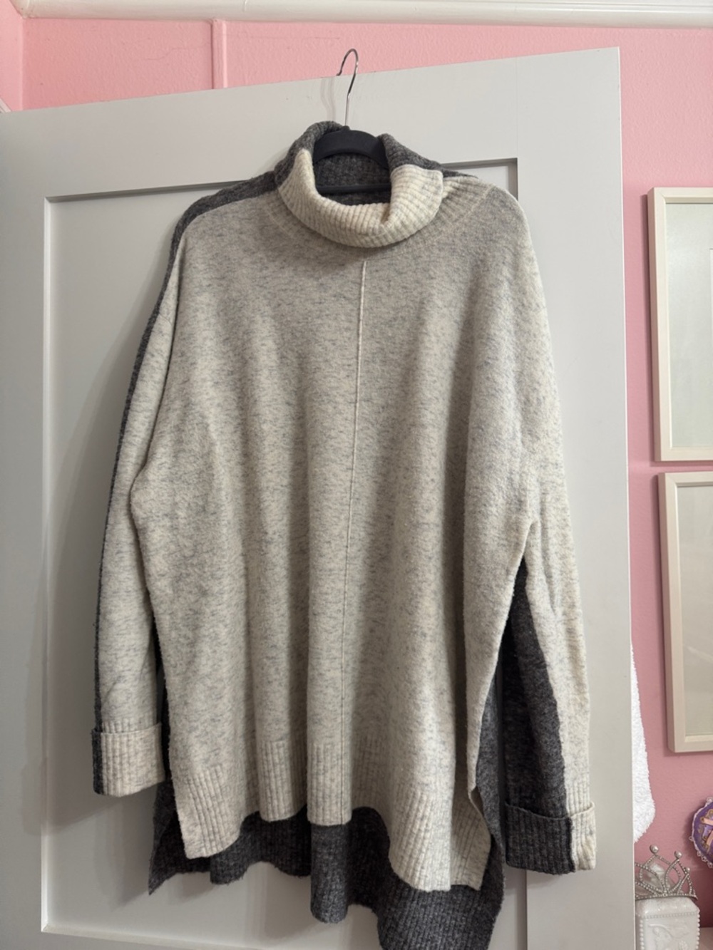 Athleta Two-Tone Cream & Charcoal Turtleneck tunic  Sweater